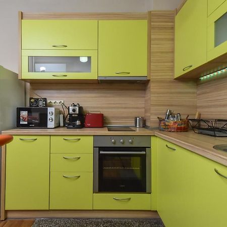Vintage Spot - Colorful One-Bedroom Apartment By Flat Mаnager Sofia Bagian luar foto