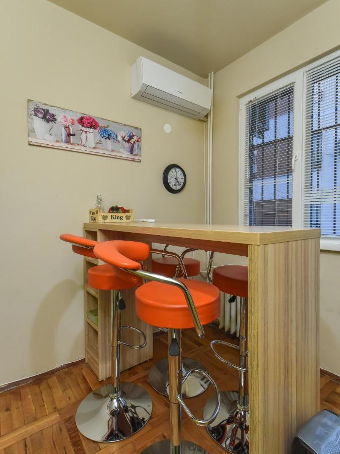 Vintage Spot - Colorful One-Bedroom Apartment By Flat Mаnager Sofia Bagian luar foto